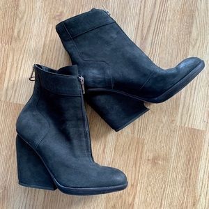 LD Tuttle Black Leather Front Zipper Heeled Boots 38/8